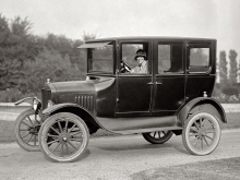 Ford T 4-vrata Limuzina 1924 01